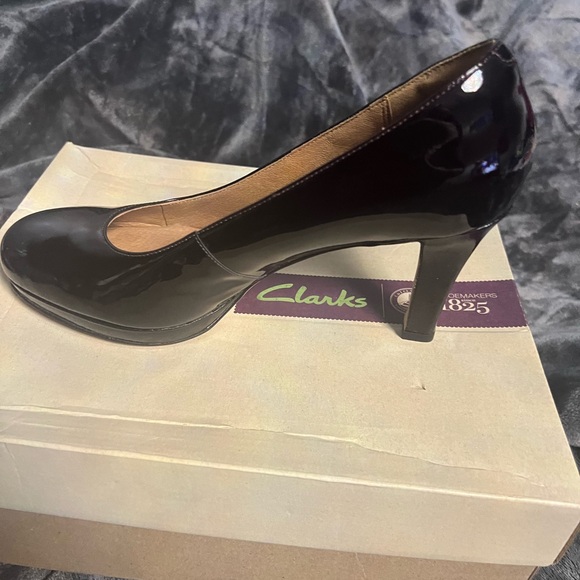 Clark burgundy patent leather heels - Picture 2 of 4